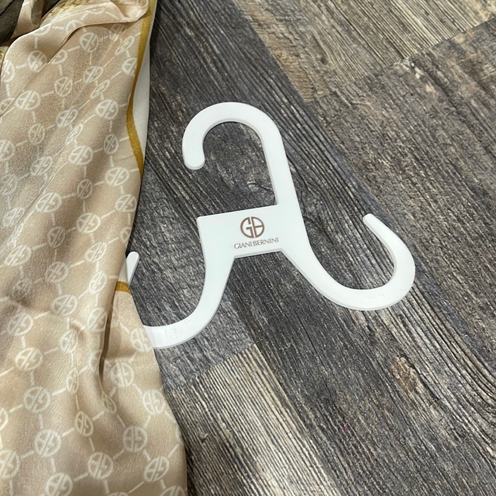 Giani Bernini lovely scarf 🧣 - Picture 9 of 12